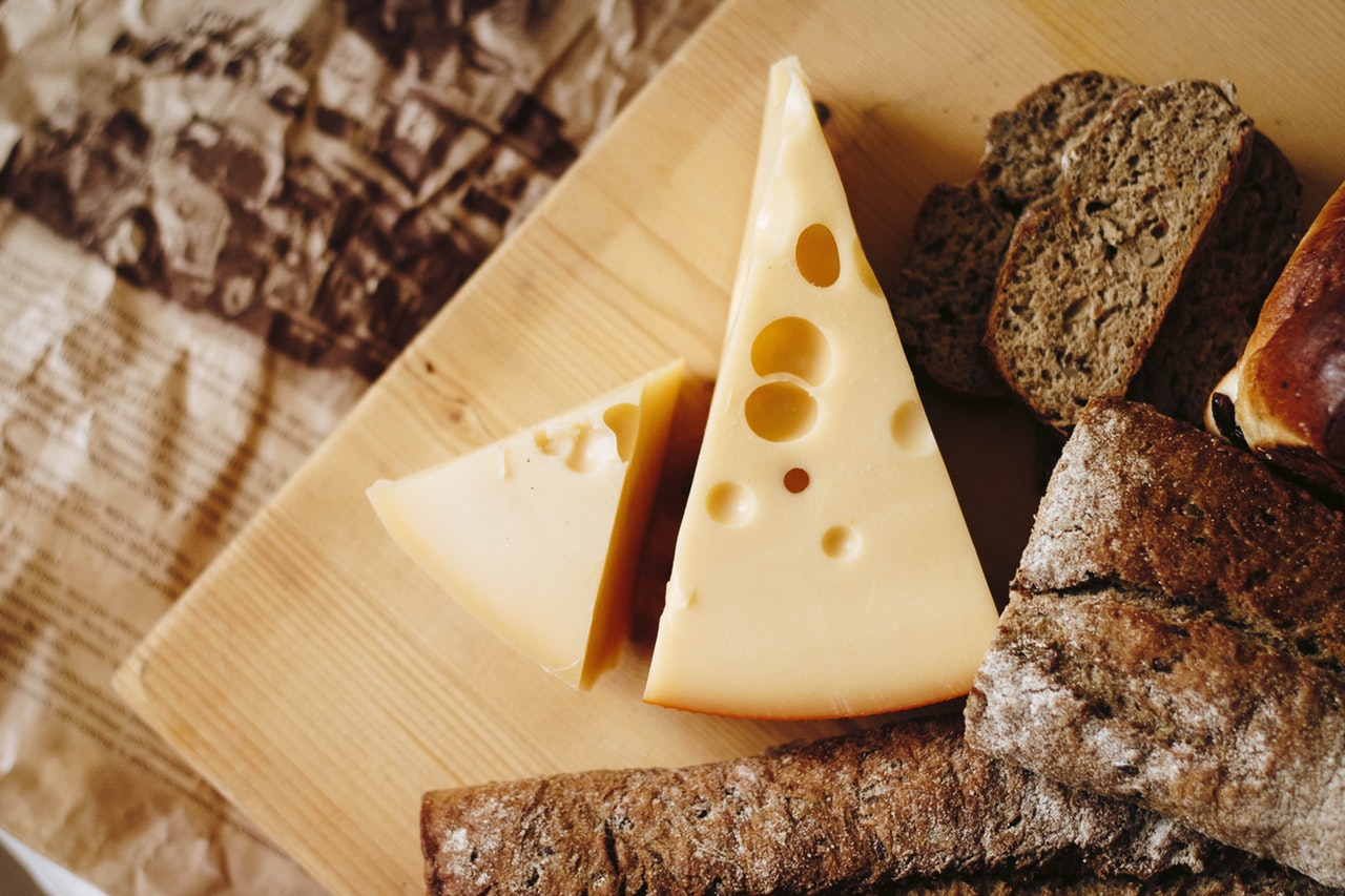 foods-keeping-you-awake-4-cheese