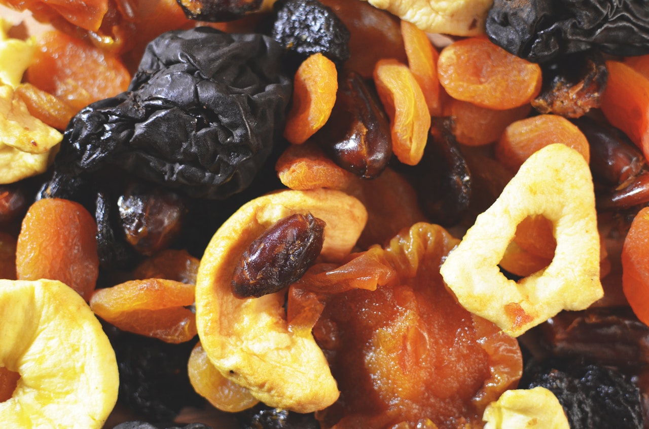 foods-keeping-you-awake-7-dried-fruit