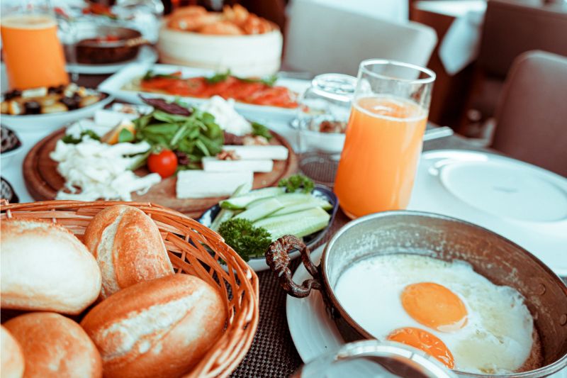 healthier-diet-choices-over-the-holidays-4-the-usual-all-inclusive-breakfast-menus