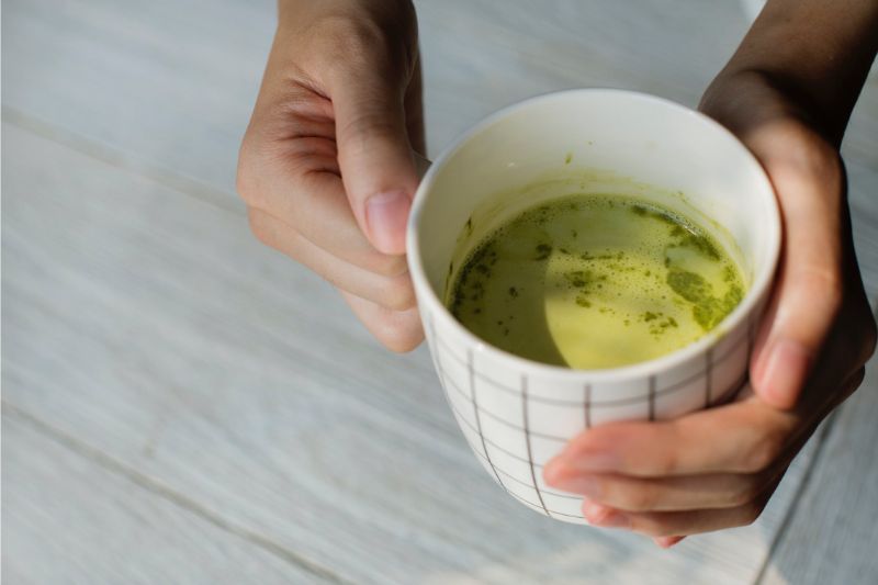ways-to-improve-fitness-while-at-work-9-drink-green-tea