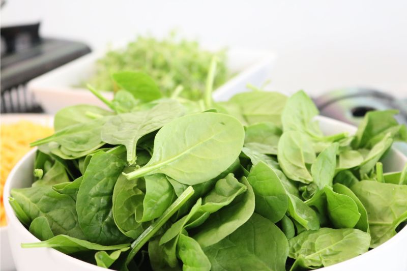 foods-to-combat-the-signs-of-ageing-8-spinach